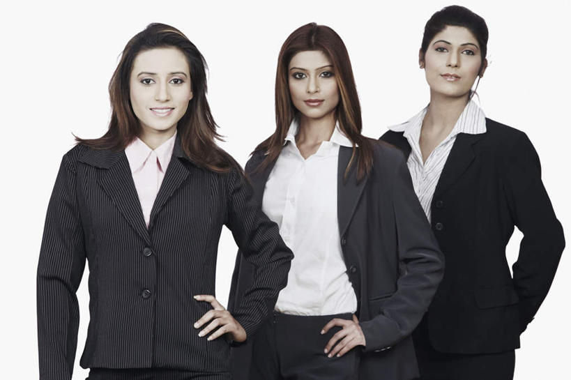 三个人,伙伴,朋友,商务人士,商务女性,站,笑,双手交叉,微笑,露齿笑,横图,室内,白天,白色背景,正面,友谊,合作,团队,亚洲,一排,套装,整齐,注视,手叉腰,排列,叉腰,观察,看,站着,战略,摄影,影棚,观看,察看,双手抱胸,队列,关注,商务装,工薪阶层,单手抄兜,单手放兜,联合,合谋,配合,协作,年轻女性,女人,女性,亚洲人,印度人,白领,上班族,插兜,手插兜,手放口袋,站立,半身,彩图,影棚拍摄,拍摄,手抄兜