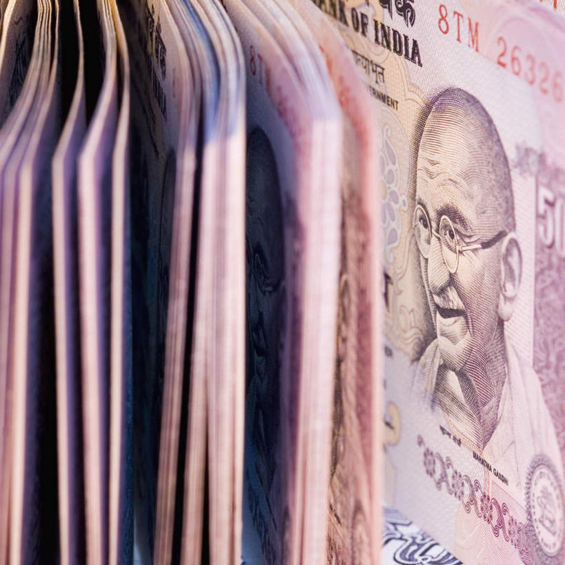 一个人,无人,站,笑,微笑,露齿笑,横图,俯视,室内,特写,白天,衬衫,钱,静物,印度,亚洲,仅一个男性,仅一个人,钱币,眼镜,注视,历史,观察,看,站着,仅一个老年男性,钞票,金融,纸币,经济,观看,老花镜,察看,关注,流通,纸钞,贸易,历史人物,远视眼镜,甘地,货币,现金,老年男性,男人,男性,亚洲人,印度人,站立,半身,彩图,高角度拍摄,衬衣