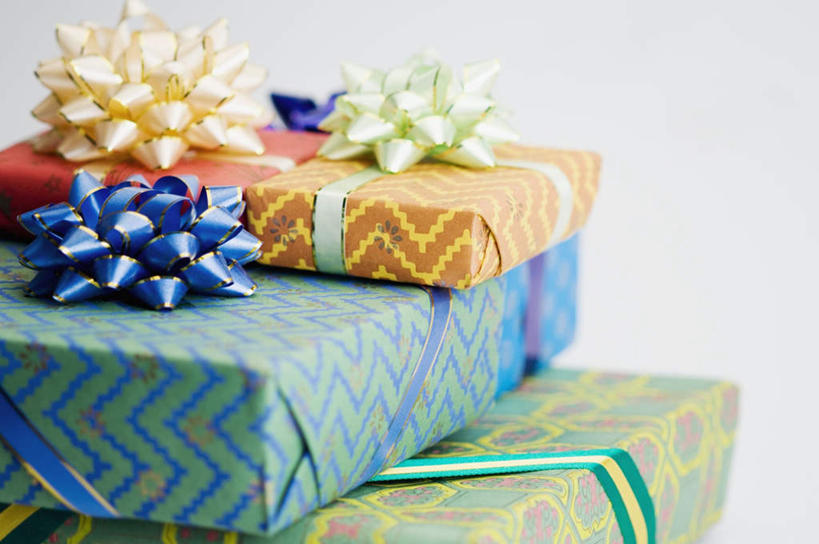 无人,横图,俯视,室内,特写,白天,静物,礼盒,礼物,一堆,许多,堆叠,堆积,朦胧,模糊,装饰,包装,纸盒,缎带,盒子,包装盒,礼品盒,礼品,堆,彩图,高角度拍摄