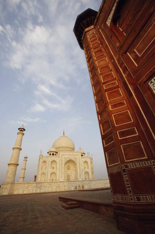 无人,方图,室外,白天,仰视,旅游,度假,名胜古迹,地标,泰姬陵,印度,亚洲,阴影,遗迹,光线,影子,柱子,云,云朵,云彩,古迹,文物,娱乐,古建筑,蓝色,白云,蓝天,天空,阳光,天,享受,休闲,旅游胜地,放松,晴朗,陵墓,南亚,古文明,世界文化遗产,泰姬.马哈尔陵,伊斯兰建筑,泰姬玛哈,世界七大奇迹,晴空,彩图,低角度拍摄,标志性建筑
