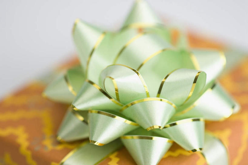 无人,横图,俯视,室内,特写,白天,白色背景,静物,礼盒,礼物,朦胧,模糊,装饰,丝绸,丝带,纸盒,缎带,绸带,盒子,一个,包装盒,礼品盒,摄影,礼品,装饰花,影棚,单个,华丽,修饰,点缀,衬托,美观,雅致,雅观,彩图,高角度拍摄,影棚拍摄,拍摄