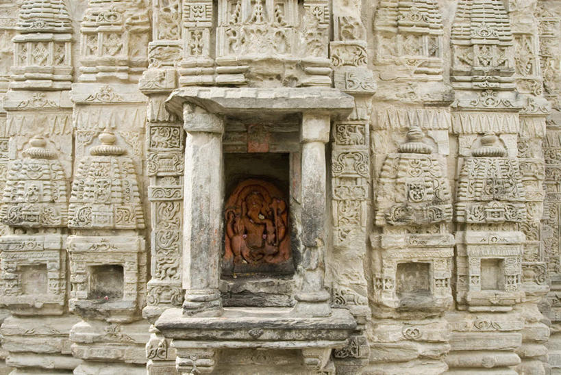 无人,寺庙,横图,室外,白天,正面,旅游,度假,名胜古迹,标志建筑,地标,建筑,雕塑,印度,亚洲,阴影,节日,遗迹,艺术,装饰,光线,雕刻,雕像,影子,墙,燃烧,古迹,文化,文物,娱乐,建设,古建筑,石雕,墙壁,墙面,阳光,香火,工艺品,庙宇,祈祷,享受,休闲,健康,旅游胜地,放松,许愿,宗教,信仰,纪念,祈求,美术,主题,南亚,陈列,古文明,喜马偕尔邦,印度共和国,功能,美学,高山之州,喜马偕尔,纳拉亚那庙,天女神庙,平安,彩图,庙,寺