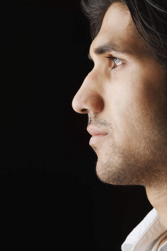 脸,脸颊,一个人,竖图,室内,白天,侧面,亚洲,仅一个男性,仅一个人,黑色背景,仅一个年轻男性,摄影,影棚,男人,男性,年轻男性,亚洲人,印度人,脸部,脸蛋,面部,半身,彩图,影棚拍摄,拍摄