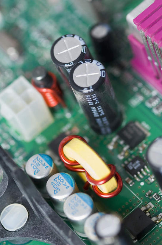 无人,竖图,俯视,室内,特写,白天,静物,阴影,朦胧,模糊,电力,反射,主板,电路板,影子,电能,庞大,能源,复杂,存储,元件,资源,储存,母板,蓄电池,干电池,蓄电,繁杂,彩图,高角度拍摄,电池