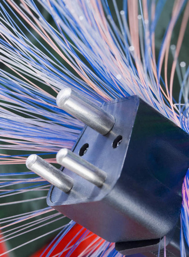 无人,竖图,俯视,室内,特写,白天,静物,阴影,电力,反射,电器,电线,线,影子,插座,电能,线路,电,电源,电源线,家用电器,能量,插线板,拖线板,电源转换器,排插,彩图,高角度拍摄