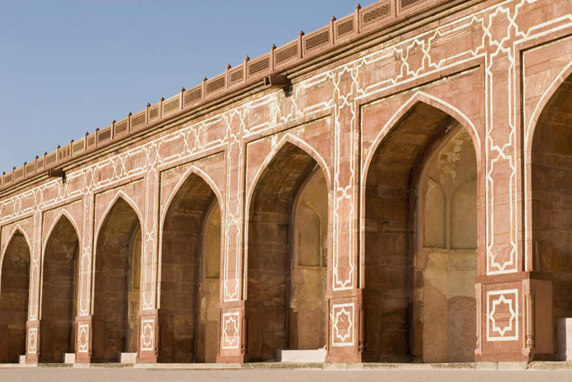 无人,横图,室外,白天,仰视,旅游,度假,名胜古迹,门,标志建筑,地标,建筑,印度,亚洲,一排,阴影,遗迹,整齐,光线,影子,墙,拱门,走道,走廊,过道,首都,古迹,文物,娱乐,建设,古建筑,墙壁,墙面,排列,蓝色,蓝天,天空,阳光,门框,天,享受,休闲,墓地,旅游胜地,放松,晴朗,皇帝,权威,坟墓,陵墓,队列,高贵,南亚,坟场,古文明,万里无云,新德里,印度共和国,权力,统治,权势,天子,九五之尊,圣上,统治者,陛下,官家,势力,胡马雍,胡马雍陵,晴空,晴空万里,彩图,低角度拍摄