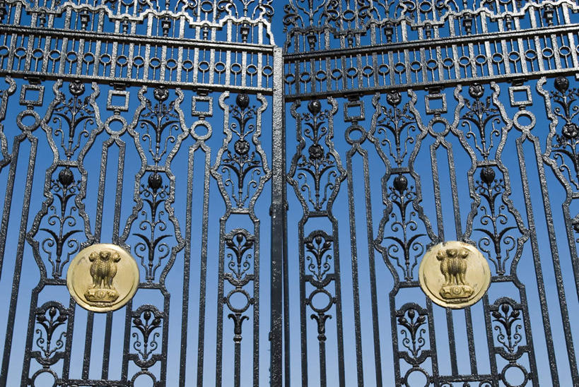 无人,家,宫殿,横图,室外,白天,仰视,旅游,度假,别墅,门,标志建筑,地标,建筑,印度,亚洲,阴影,装饰,光线,雕刻,影子,房屋,屋子,公寓,首都,娱乐,建设,洋房,楼房,住宅,蓝色,蓝天,天空,阳光,门框,天,享受,休闲,旅游胜地,放松,晴朗,华丽,修饰,点缀,南亚,总统府,万里无云,新德里,印度共和国,衬托,美观,雅致,雅观,雕镂,雕琢,镌刻,维多利亚宫,印度总统府,晴空,晴空万里,彩图,低角度拍摄,房子