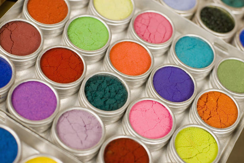 无人,横图,俯视,室内,特写,白天,化妆,美容,许多,护肤,朦胧,模糊,纸盒,盒子,包装盒,保养,享受,休闲,放松,保健,颜料,粉底,胭脂,养颜,彩图,高角度拍摄