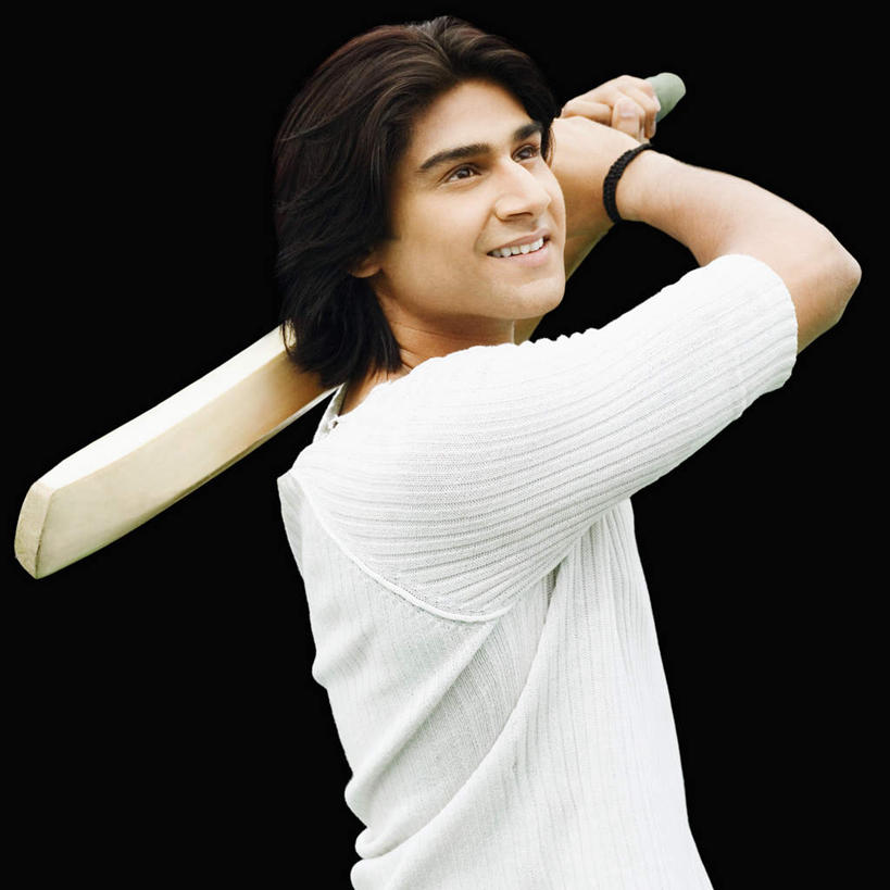 一个人,运动员,站,举,笑,微笑,方图,室内,白天,侧面,运动服,锻炼,运动,亚洲,仅一个男性,仅一个人,黑色背景,服装,拿,拿着,注视,球,仅一个年轻男性,衣服,观察,看,托,站着,摄影,服饰,影棚,观看,察看,衣着,穿着,关注,板球,衣饰,板球棒,体育,男人,男性,年轻男性,亚洲人,印度人,体育运动员,运动选手,举起,举手,举着,向上举,向上伸,向上托,站立,半身,彩图,影棚拍摄,健身,拍摄,运动装