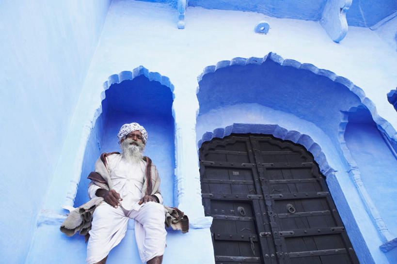 东方人,胡须,一个人,坐,横图,室外,白天,仰视,民族服装,门,标志建筑,地标,建筑,印度,亚洲,仅一个男性,仅一个人,墙,拱门,建筑群,注视,黄种人,建设,墙壁,墙面,白色,门框,观察,看,仅一个老年男性,观看,察看,关注,南亚,拉贾斯坦邦,拉贾斯坦,印度共和国,普什卡,老年男性,男人,男性,亚洲人,印度人,胡子,络腮胡,坐着,半身,彩图,低角度拍摄,传统服装,民俗服