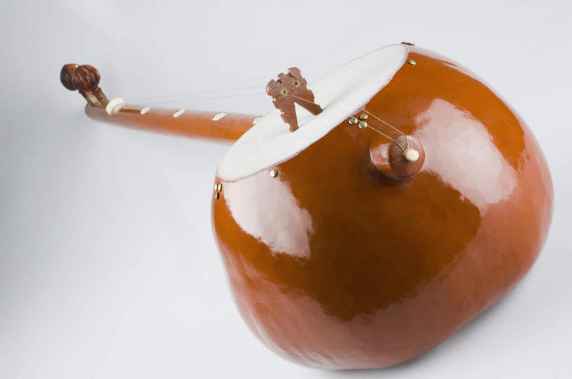 无人,横图,俯视,室内,特写,白天,白色背景,静物,阴影,反射,木制,影子,乐器,弦乐器,一个,木制品,摄影,影棚,单个,弹拨弦鸣乐器,班卓琴,彩图,高角度拍摄,影棚拍摄,拍摄,弹拨弦乐器