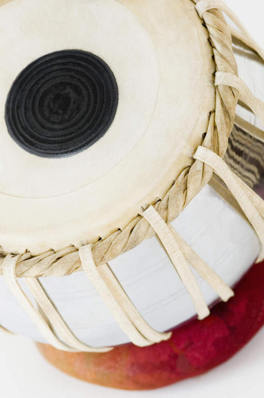 无人,竖图,俯视,室内,特写,白天,白色背景,静物,阴影,反射,影子,鼓,乐器,一个,摄影,影棚,单个,打击乐器,节奏,节拍,传统乐器,塔布拉鼓,彩图,高角度拍摄,影棚拍摄,拍摄