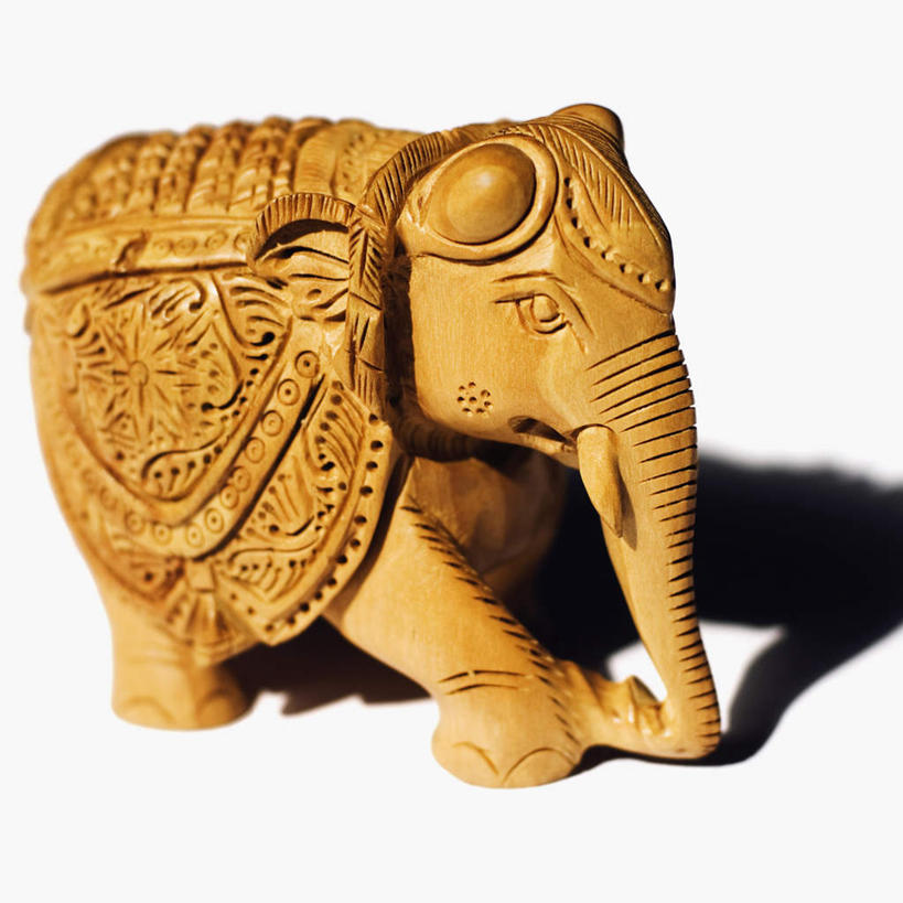 无人,站,方图,室内,特写,白天,白色背景,正面,哺乳动物,大象,野生动物,静物,木雕,雕塑,一头,艺术,装饰,雕刻,雕像,影子,注视,木刻,动物,工艺品,观察,看,站着,摄影,影棚,观看,纪念,美术,察看,关注,主题,陈列,功能,美学,象,站立,彩图,全身,影棚拍摄,拍摄