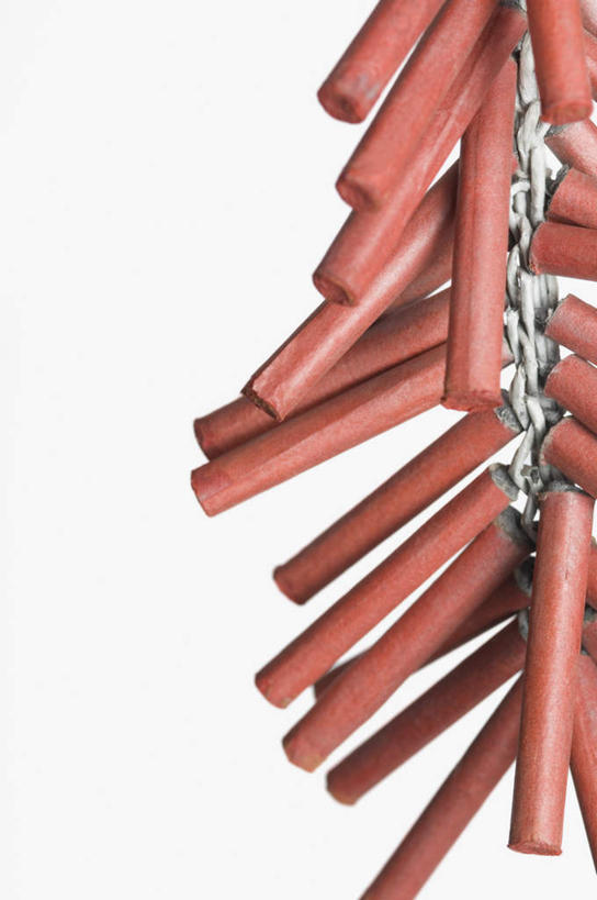 无人,竖图,室内,特写,白天,白色背景,正面,静物,鞭炮,摄影,影棚,爆竿,爆仗,爆竹,鞭爆,炮仗,彩图,影棚拍摄,拍摄