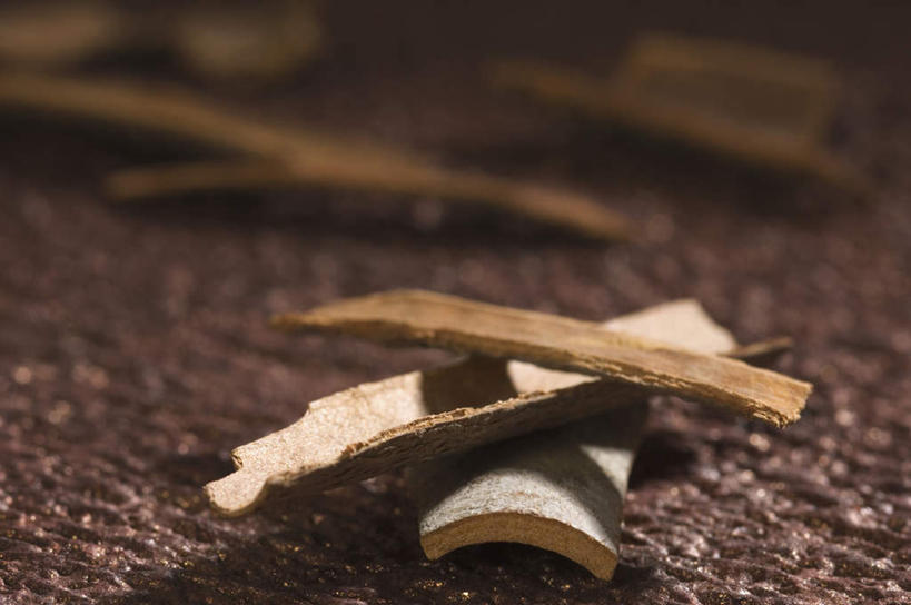 无人,横图,俯视,室内,特写,白天,许多,阴影,朦胧,模糊,影子,调味,香料,佐料,肉桂,配料,桂皮,作料,官桂,牡桂,筒桂,香桂,玉桂,彩图,高角度拍摄