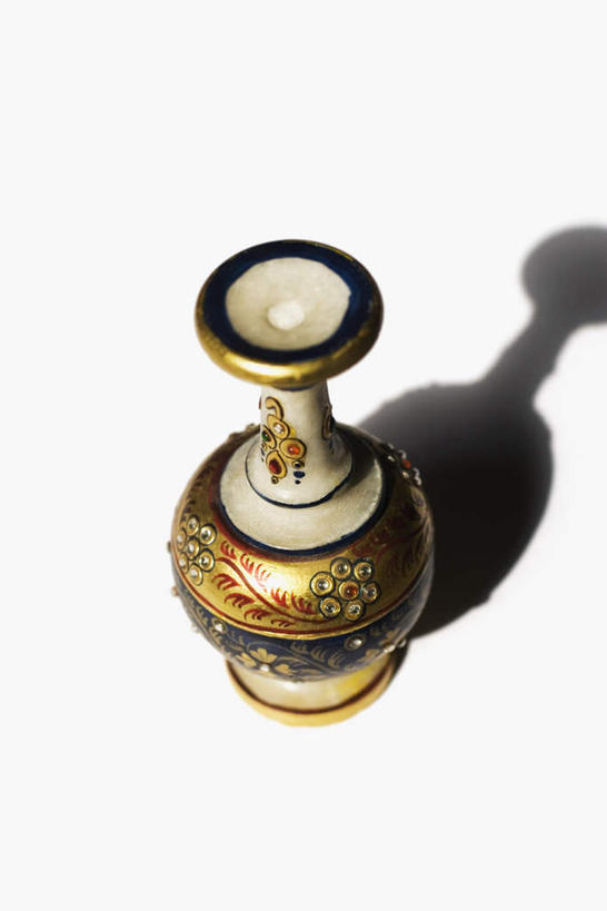 无人,竖图,俯视,室内,特写,白天,白色背景,绘画,静物,花瓶,阴影,反射,彩绘,瓷器,影子,陶瓷,陶瓷制品,一个,瓶子,摄影,影棚,单个,陶艺,彩釉,画画,彩图,高角度拍摄,影棚拍摄,拍摄