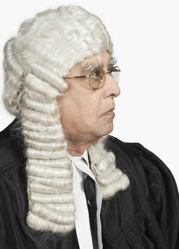 脸,头,脸颊,一个人,法官,站,竖图,室内,特写,白天,白色背景,侧面,工作服,制服,亚洲,仅一个男性,仅一个人,仅一个中年男性,假发,眼镜,注视,肩膀,观察,看,站着,摄影,影棚,观看,察看,关注,近视眼镜,工作制服,男人,男性,中年男性,亚洲人,印度人,头部,脸部,脸蛋,面部,站立,半身,彩图,影棚拍摄,工作套服,拍摄,判事,推事