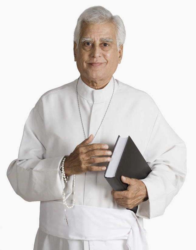 一个人,牧师,传教士,站,笑,微笑,竖图,室内,白天,白色背景,正面,民族服装,书籍,亚洲,仅一个男性,仅一个人,握,十字架,拿,拿着,注视,观察,看,站着,仅一个老年男性,握着,摄影,宗教,影棚,观看,察看,关注,老年男性,男人,男性,亚洲人,印度人,书,图书,传道者,祭司,教士,神甫,神父,站立,半身,彩图,影棚拍摄,传统服装,民俗服,拍摄