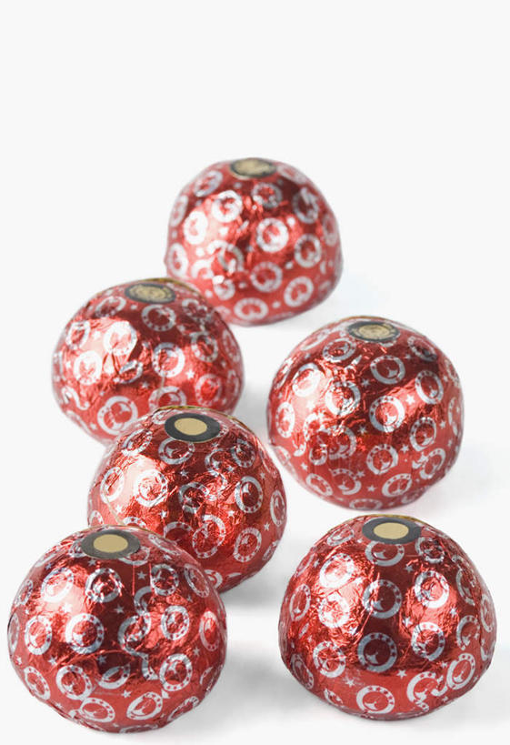 无人,竖图,俯视,室内,特写,白天,白色背景,鞭炮,许多,堆叠,圆形,摄影,影棚,堆,爆竿,爆仗,爆竹,鞭爆,炮仗,彩图,高角度拍摄,影棚拍摄,拍摄