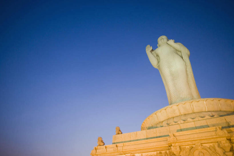 东方人,一个人,无人,站,横图,室外,白天,正面,民族服装,旅游,度假,名胜古迹,标志建筑,地标,建筑,雕塑,印度,亚洲,仅一个男性,仅一个人,仅一个中年男性,遗迹,艺术,装饰,雕刻,雕像,注视,黄种人,古迹,文物,娱乐,建设,古建筑,蓝色,蓝天,天空,工艺品,天,观察,看,站着,享受,休闲,旅游胜地,放松,晴朗,观看,纪念,美术,察看,关注,主题,南亚,陈列,古文明,万里无云,首府,印度共和国,功能,美学,安得拉,安得拉邦,海得拉巴,海德拉巴,男人,男性,中年男性,亚洲人,晴空,晴空万里,站立,彩图,全身,传统服装,民俗服