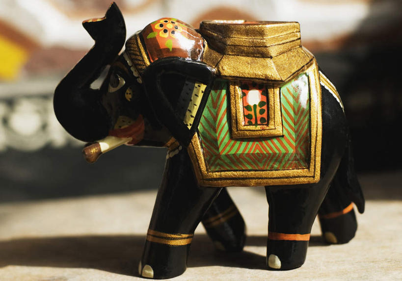 无人,站,横图,室内,特写,白天,正面,哺乳动物,大象,野生动物,纺织品,木雕,雕塑,阴影,朦胧,模糊,艺术,装饰,编织,反射,雕刻,雕像,毛毯,毯子,影子,手工艺品,织物,注视,纺织,一只,动物,工艺品,垫子,观察,看,站着,温暖,观看,纪念,华丽,修饰,美术,点缀,察看,关注,主题,陈列,功能,美学,衬托,美观,雅致,雅观,壁毯,挂毯,象,站立,彩图