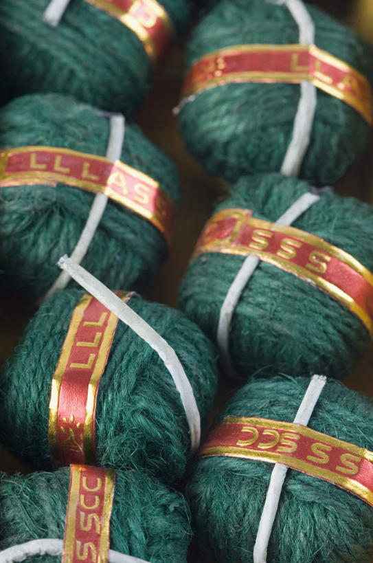 点心,无人,竖图,俯视,室内,特写,白天,烟火,静物,英文,标志,文字,字符,字母,食品,标识,食物,绿色,焰火,饼干,零食,英文字母,礼花,花炮,礼花炮,烟花,彩图,高角度拍摄