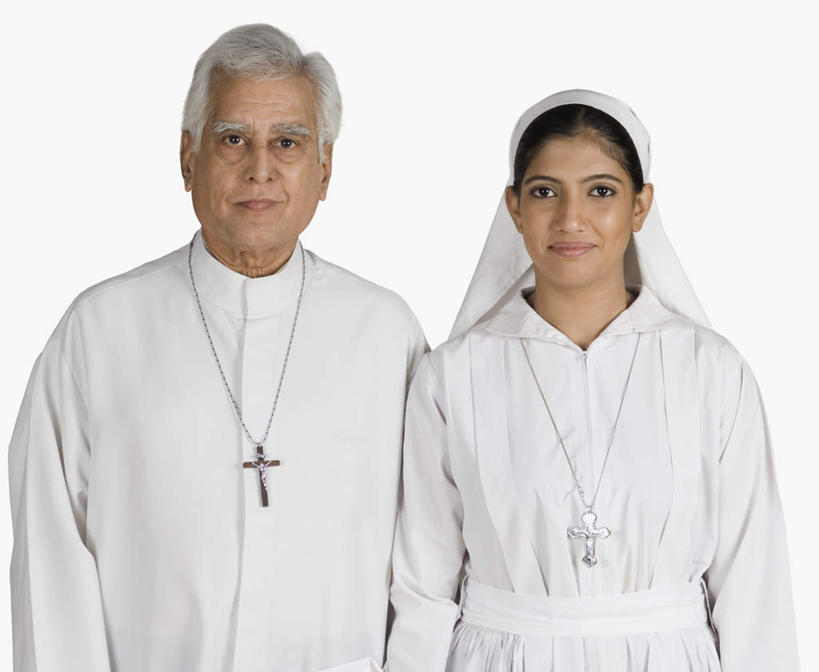 两个人,尼姑,牧师,传教士,笑,微笑,横图,室内,白天,白色背景,正面,项链,亚洲,节日,十字架,注视,文化,装饰品,饰品,首饰,观察,看,祈祷,健康,许愿,摄影,宗教,信仰,影棚,观看,纪念,祈求,察看,基督教,关注,天主教,平安,老年男性,男人,男性,年轻女性,女人,女性,亚洲人,印度人,比丘尼,传道者,佛姑,祭司,教士,沙门尼,沙弥尼,神甫,神父,修女,耶姑,半身,彩图,影棚拍摄,拍摄