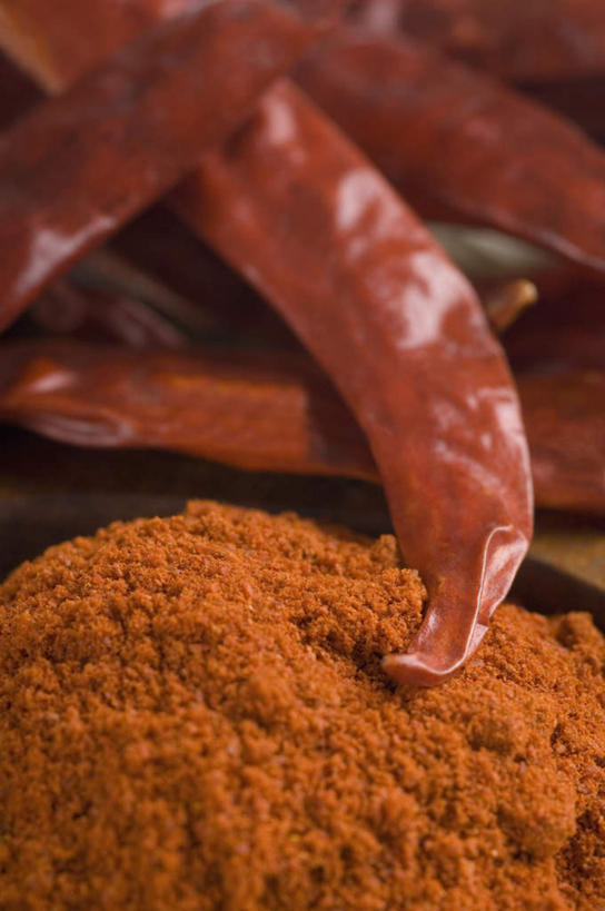 无人,竖图,俯视,室内,特写,白天,辣椒,蔬菜,一堆,堆叠,堆积,朦胧,模糊,新鲜,粉末,调味,香料,佐料,食品,食物,粉,有机食品,绿色食品,堆,辣椒粉,配料,辣角,红海椒,大椒,辣虎,广椒,作料,粉状,辣子,红辣椒,海椒,番椒,彩图,高角度拍摄