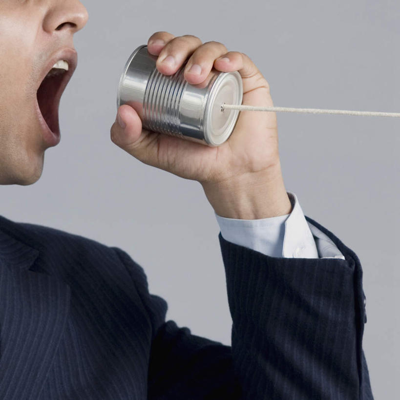 脸,头,脸颊,手,一个人,商务人士,商务男性,站,横图,室内,特写,白天,侧面,衬衫,亚洲,仅一个男性,仅一个人,套装,拿,拿着,注视,仅一个年轻男性,观察,看,站着,手部,叫,易拉罐,观看,尖叫,单手,察看,呼喊,关注,传声筒,商务装,传话筒,工薪阶层,男人,男性,年轻男性,亚洲人,印度人,头部,脸部,脸蛋,面部,白领,上班族,站立,半身,彩图,衬衣