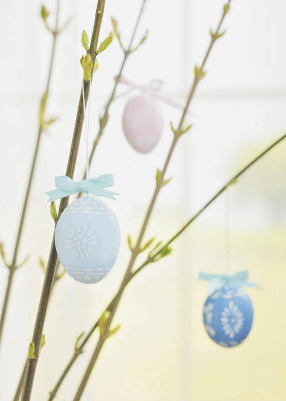 无人,竖图,室内,特写,白天,正面,植物,复活节,吊挂,悬挂,节日,庆祝,装饰,蛋,枝条,挂,文化,树,树木,树枝,绿色,自然,庆典,摄影,影棚,生长,成长,纪念,华丽,修饰,点缀,彩蛋,复活节彩蛋,衬托,美观,雅致,雅观,虬枝,枝杈,彩图,影棚拍摄,拍摄