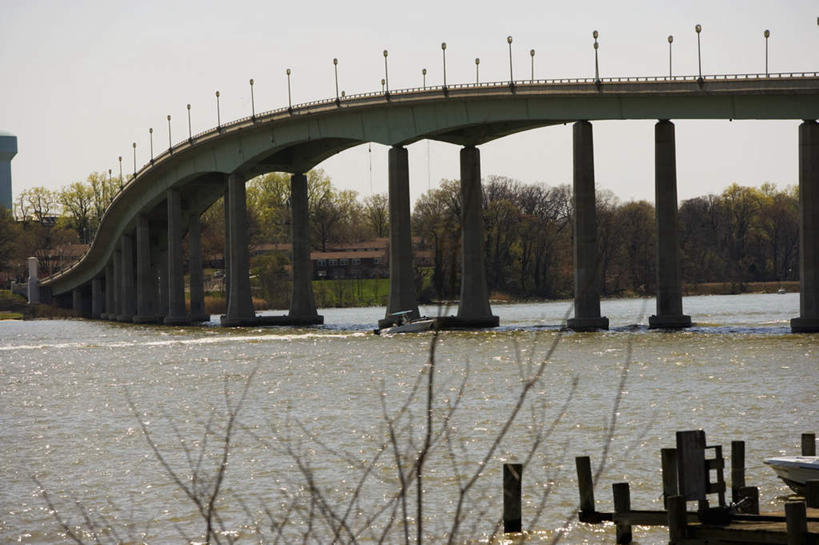无人,横图,室外,白天,正面,度假,草地,草坪,河流,美景,水,植物,城市风光,城市,大桥,立交桥,路灯,桥梁,船,照明,美国,河水,景观,水流,高架,斜拉桥,桥,灯光,娱乐,灯,草,树,树木,蓝色,绿色,蓝天,天空,自然,天,享受,休闲,景色,放松,生长,晴朗,成长,照亮,北美,北美洲,照明设备,美洲,万里无云,首府,马里兰州,自由之州,战线之州,马里兰,北亚美利加洲,亚美利加洲,小美国,安纳波利斯,安那波利斯,亚那波里斯,晴空,晴空万里,彩图