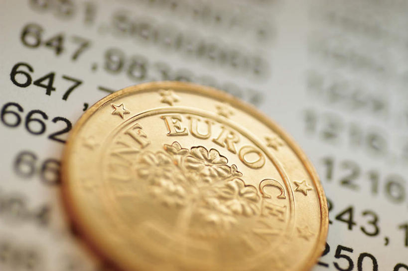 无人,横图,俯视,室内,特写,白天,钱,数据,静物,标志,材料,档案,钱币,数字,文件,文字,纸,字符,欧元,标识,一个,资料,报表,金融,阿拉伯数字,经济,单个,文档,流通,贸易,货币,现金,硬币,彩图,高角度拍摄