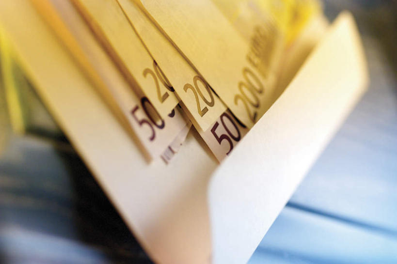 无人,横图,俯视,室内,特写,白天,钱,静物,标志,钱币,数字,文字,信封,字符,欧元,标识,钞票,金融,纸币,阿拉伯数字,经济,流通,纸钞,贸易,货币,现金,彩图,高角度拍摄