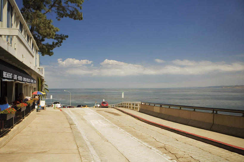 无人,家,栏杆,横图,室外,白天,正面,旅游,度假,美景,美国,栅栏,房屋,屋子,景观,篱笆,水平线,云,云朵,围栏,辽阔,海平线,云彩,娱乐,护栏,楼房,住宅,蓝色,白云,蓝天,天空,自然,天,享受,休闲,广阔,景色,放松,晴朗,一望无际,北美,北美洲,加利福尼亚,自然风光,美洲,加州,圣地亚哥,加利福尼亚州,金州,黄金州,圣地牙哥,圣迭戈,北亚美利加洲,亚美利加洲,无边无际,一马平川,拉霍亚,晴空,彩图,房子,水天相接,水天一线