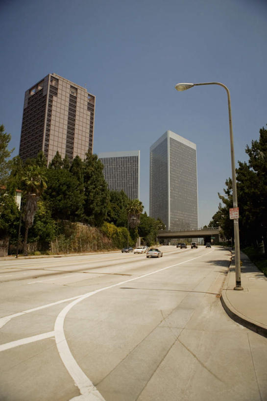 无人,家,高楼大厦,竖图,室外,白天,正面,度假,美景,植物,城市风光,城市,道路,建筑,路,路灯,摩天大楼,公路,照明,美国,房屋,屋子,景观,灯光,分界线,停车线,交通,娱乐,楼房,住宅,灯,树,树木,蓝色,绿色,蓝天,天空,自然,天,享受,休闲,景色,放松,生长,晴朗,成长,车行道,车行道分界线,照亮,北美,北美洲,照明设备,标线,美洲,加州,车行线,加利福尼亚州,万里无云,萨克拉门托,北亚美利加洲,亚美利加洲,萨克拉门托县,晴空,晴空万里,马路,彩图,房子,大楼,高层建筑,高楼,摩天楼