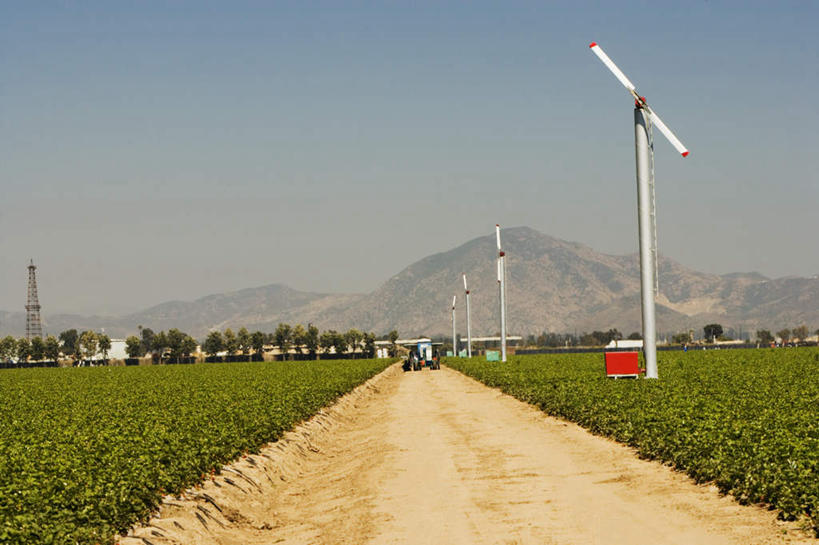 无人,家,农田,横图,室外,白天,正面,旅游,度假,庄稼,美景,山,山脉,道路,路,路灯,公路,照明,房屋,屋子,菜地,景观,山峰,灯光,交通,山峦,娱乐,楼房,住宅,灯,蓝色,蓝天,天空,自然,群山,天,享受,休闲,景色,放松,晴朗,照亮,照明设备,自然风光,万里无云,晴空,晴空万里,马路,彩图,耕地,庄稼田,房子