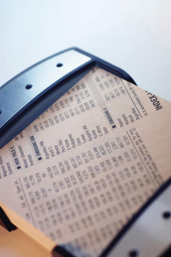 无人,竖图,俯视,室内,特写,白天,股票,数据,静物,一排,英文,标志,材料,档案,数字,文件,文字,字符,字母,标识,排列,资料,财务,阿拉伯数字,财经,英文字母,队列,文档,彩图,高角度拍摄