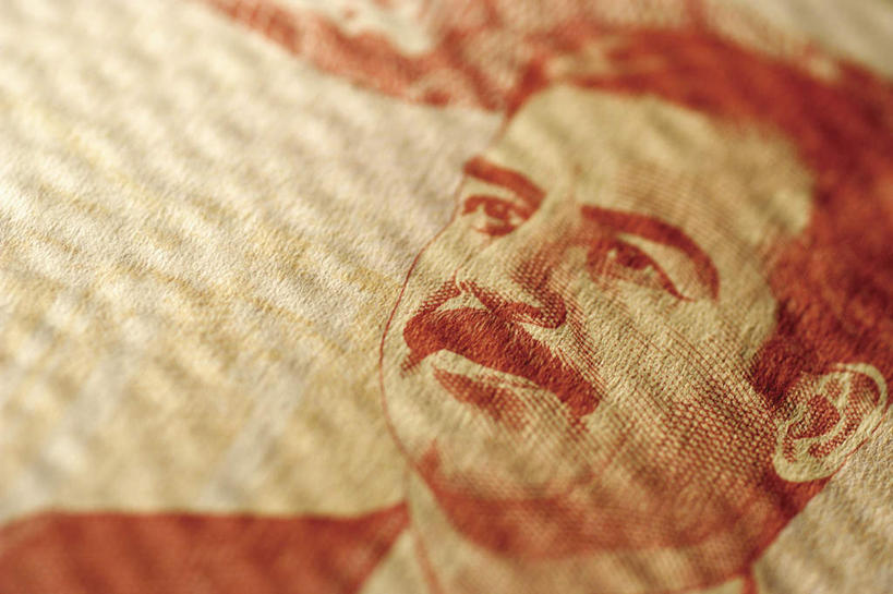 脸,头,脸颊,一个人,无人,横图,俯视,室内,特写,白天,钱,静物,亚洲,仅一个男性,仅一个人,仅一个中年男性,人像,钱币,注视,观察,看,钞票,金融,纸币,经济,观看,察看,总统,关注,流通,纸钞,贸易,货币,现金,男人,男性,中年男性,阿拉伯人,白种人,亚洲人,头部,脸部,脸蛋,面部,半身,彩图,高角度拍摄,萨达姆.本.侯赛因.本.马吉德.阿尔.提克里特,萨达姆.侯赛因,伊拉克总统