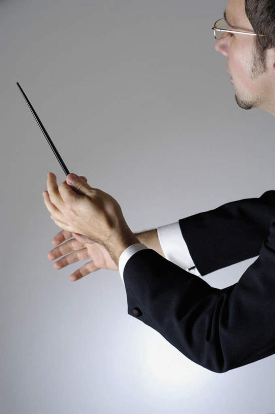 西方人,一个人,站,闭眼,竖图,室内,白天,侧面,西装,欧洲,欧洲人,仅一个男性,仅一个人,一副,握,阴影,灰色背景,套装,正装,反射,棒子,眼镜,影子,指挥棒,拿,指挥,指挥家,拿着,职业装,仅一个年轻男性,一个,站着,握着,摄影,影棚,单个,节奏,节拍,近视眼镜,男人,男性,年轻男性,白种人,闭眼睛,闭着眼,闭着眼睛,站立,半身,彩图,影棚拍摄,拍摄,短小,音乐艺术家,棍棒