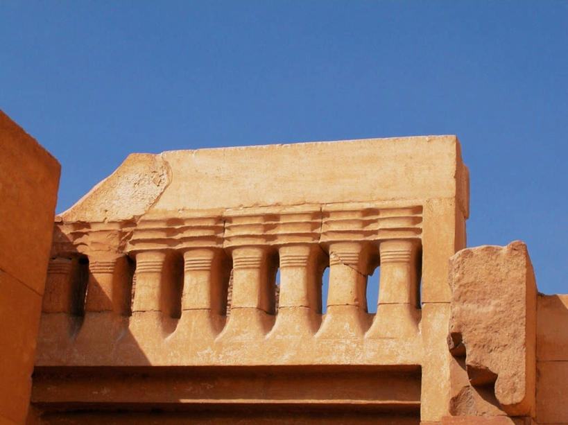 无人,横图,室外,白天,仰视,旅游,度假,名胜古迹,标志建筑,地标,建筑,雕塑,非洲,埃及,阴影,遗迹,艺术,装饰,光线,雕刻,雕像,影子,柱子,堡垒,城堡,古迹,文物,娱乐,建设,古建筑,蓝色,蓝天,天空,阳光,工艺品,天,享受,休闲,旅游胜地,放松,晴朗,纪念,美术,古埃及,要塞,主题,陈列,古文明,北非,萨卡拉,万里无云,阿拉伯埃及共和国,金字塔之国,棉花之国,功能,美学,阿非利加洲,设防,塞加拉,晴空,晴空万里,彩图,低角度拍摄