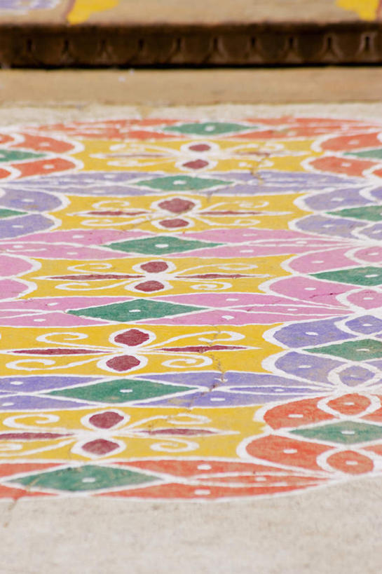 无人,竖图,俯视,室外,特写,白天,度假,绘画,美景,城市风光,城市,印度,亚洲,阴影,艺术,装饰,光线,瓷砖,地砖,影子,墙,景观,地面,文化,娱乐,壁画,墙壁,墙面,阳光,享受,休闲,景色,放松,华丽,修饰,点缀,南亚,拉贾斯坦邦,拉贾斯坦,印度共和国,普什卡,衬托,美观,雅致,雅观,画画,彩图,高角度拍摄