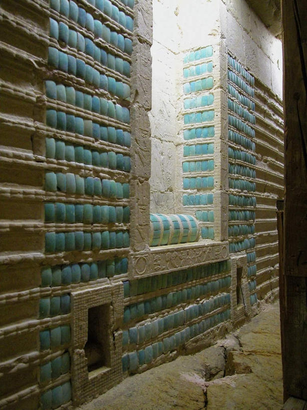 无人,竖图,室内,白天,正面,旅游,度假,石头,名胜古迹,窗户,标志建筑,地标,建筑,非洲,埃及,阴影,遗迹,光线,石子,影子,墙,古迹,文物,娱乐,建设,古建筑,墙壁,墙面,阳光,享受,休闲,旅游胜地,放松,古埃及,古文明,北非,萨卡拉,阿拉伯埃及共和国,金字塔之国,棉花之国,阿非利加洲,塞加拉,石块,岩石,彩图