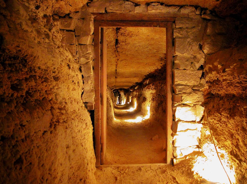 无人,横图,室内,白天,正面,旅游,度假,名胜古迹,门,地标,非洲,埃及,朦胧,模糊,遗迹,古迹,历史,文物,娱乐,古建筑,门框,享受,休闲,旅游胜地,金字塔,放松,古埃及,古文明,北非,萨卡拉,古代七大奇迹,阿拉伯埃及共和国,金字塔之国,棉花之国,阿非利加洲,阶梯金字塔,塞加拉,圣卡拉梯形金字塔,彩图,标志性建筑