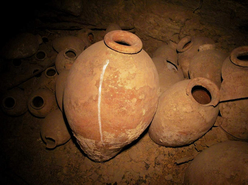 无人,横图,俯视,室内,特写,白天,旅游,度假,名胜古迹,标志建筑,地标,建筑,花瓶,非洲,埃及,许多,朦胧,模糊,遗迹,陶瓷,陶瓷制品,古迹,文物,娱乐,建设,古建筑,瓶子,享受,休闲,旅游胜地,放松,古董,古埃及,古文明,北非,萨卡拉,阿拉伯埃及共和国,金字塔之国,棉花之国,阿非利加洲,塞加拉,彩图,高角度拍摄