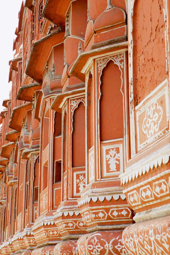 无人,宫殿,竖图,室外,特写,白天,仰视,旅游,度假,绘画,名胜古迹,标志建筑,地标,建筑,印度,亚洲,遗迹,艺术,装饰,墙,古迹,文化,文物,娱乐,建设,古建筑,壁画,墙壁,墙面,享受,休闲,旅游胜地,放松,华丽,修饰,点缀,南亚,古文明,首府,拉贾斯坦邦,拉贾斯坦,印度共和国,风宫,衬托,美观,雅致,雅观,红粉之城,斋普尔,风之宫殿,画画,彩图,低角度拍摄