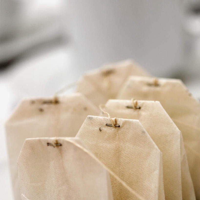 无人,方图,俯视,室内,特写,白天,一排,许多,阴影,朦胧,模糊,整齐,反射,影子,茶包,排列,队列,袋泡茶,彩图,高角度拍摄