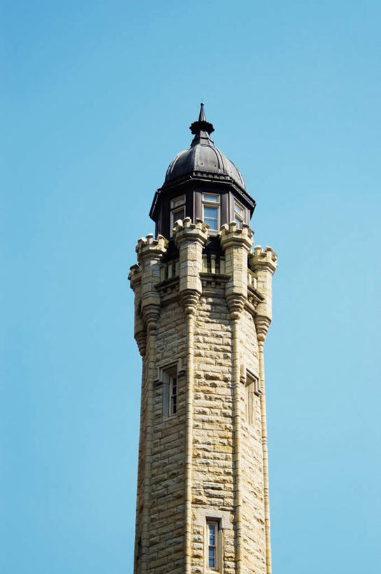 无人,竖图,室外,白天,仰视,度假,美景,窗户,城市风光,城市,美国,阴影,高大,光线,影子,景观,塔,宏伟,娱乐,玻璃窗,蓝色,蓝天,天空,阳光,天,享受,休闲,景色,放松,晴朗,北美,北美洲,美洲,伊利诺斯州,芝加哥,万里无云,世界屠猪城,巨肩之城,劳动之城,伊利诺伊,伊利诺伊州,伊利诺州,芝加哥市,芝城,林肯之地,北亚美利加洲,亚美利加洲,高峻,嵬峨,晴空,晴空万里,彩图,低角度拍摄