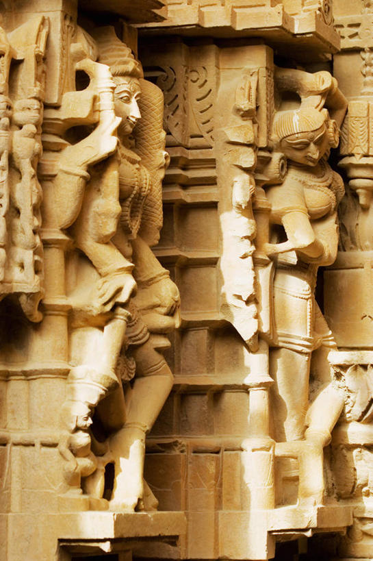 无人,寺庙,竖图,室外,白天,正面,旅游,度假,名胜古迹,标志建筑,地标,建筑,雕塑,印度,亚洲,阴影,节日,遗迹,艺术,装饰,光线,雕刻,雕像,影子,燃烧,古迹,文化,文物,娱乐,建设,古建筑,石雕,阳光,香火,工艺品,庙宇,祈祷,享受,休闲,健康,旅游胜地,放松,许愿,宗教,信仰,纪念,祈求,美术,主题,南亚,陈列,古文明,拉贾斯坦邦,拉贾斯坦,印度共和国,贾沙梅尔,功能,美学,平安,彩图,庙,寺