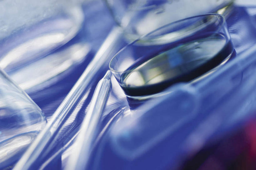 无人,横图,俯视,室内,特写,白天,实验,仪器,许多,阴影,朦胧,模糊,研究,透明,反射,分析,化学,测试,滴管,培养皿,影子,玻璃制品,器皿,生物,摄影,影棚,皮氏培养皿,试验耗材,实验用品,化学器材,吸液管,移液管,彩图,高角度拍摄,影棚拍摄,拍摄