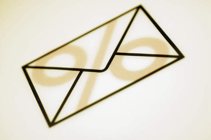 无人,横图,室内,特写,白天,白色背景,正面,数码,科技,阴影,反射,传递,网络,信息,信封,影子,邮件,高光,几何,计算机图形,联系,合成,百分号,联络,邮递,通信,信件,百分比,电脑合成图,数码合成图,合成图,百分率,比例,邮政,写实,具体,具象,彩图,百分数,比率,分数值